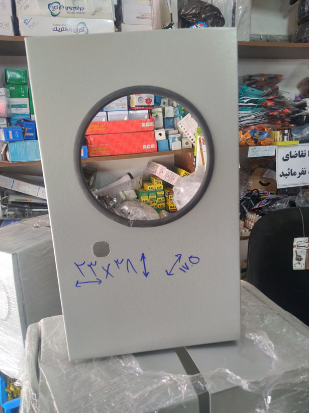 جعبه کنتور برق قدیمی. قاب کنتور برق قدیمی